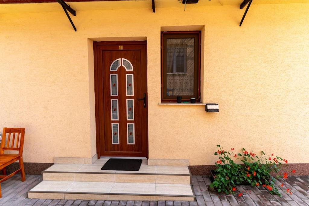 La Bebe 3 Appartement Hunedoara Buitenkant foto