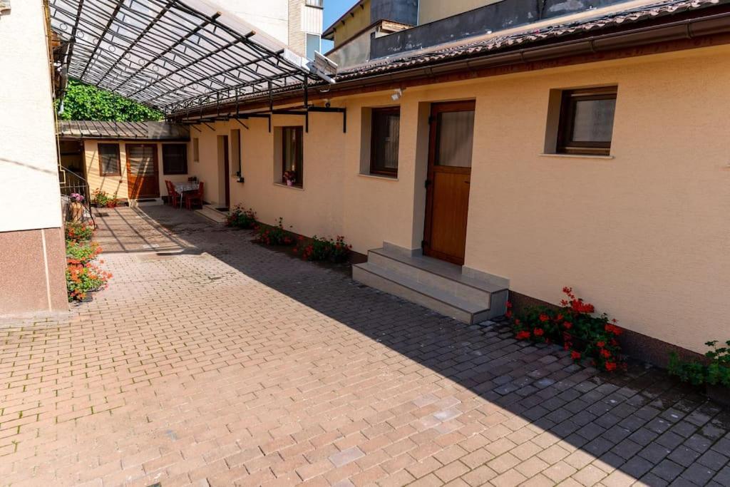 La Bebe 3 Appartement Hunedoara Buitenkant foto